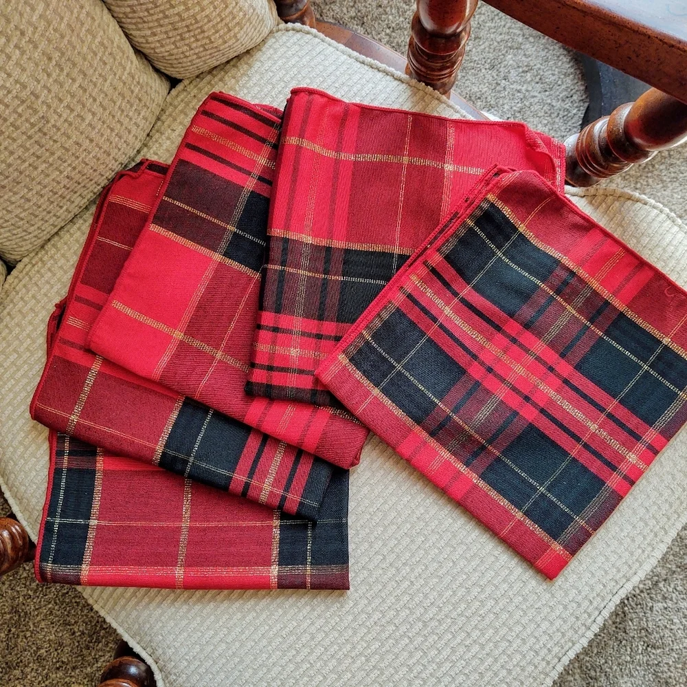 Christmas Cloth Napkins Set of 5! - Picture 3 of 4